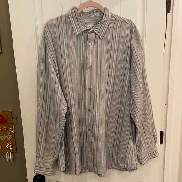 Calvin Klein Button Up - Picture 6 of 11